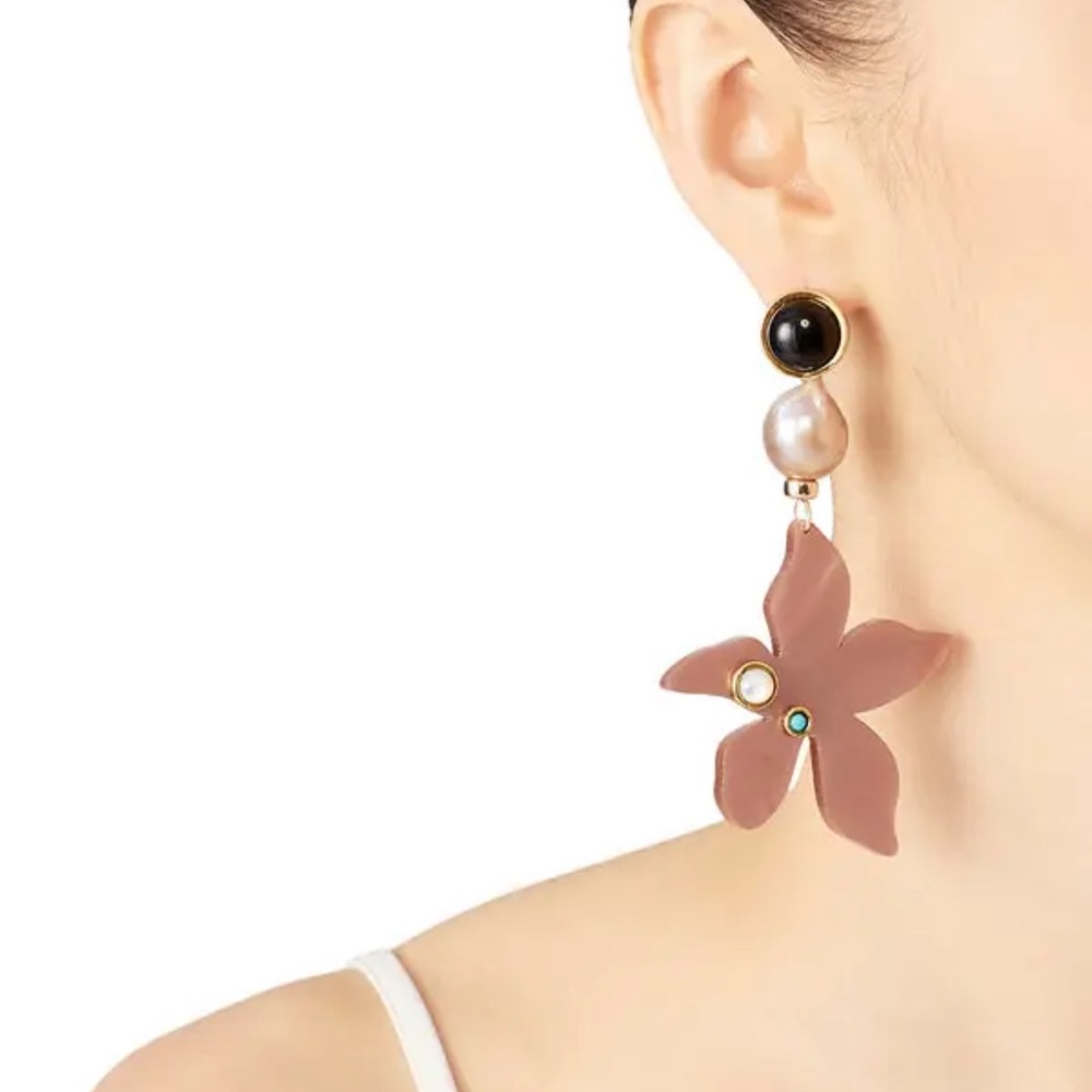 Lizzie Fortunato beautiful earrings